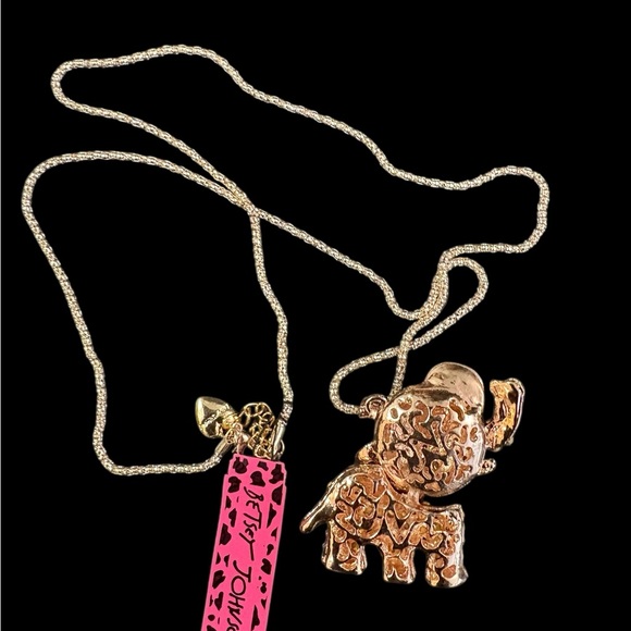 NEW Betsy Johnson Gold Tone Elephant Pendant Necklace - Picture 5 of 6